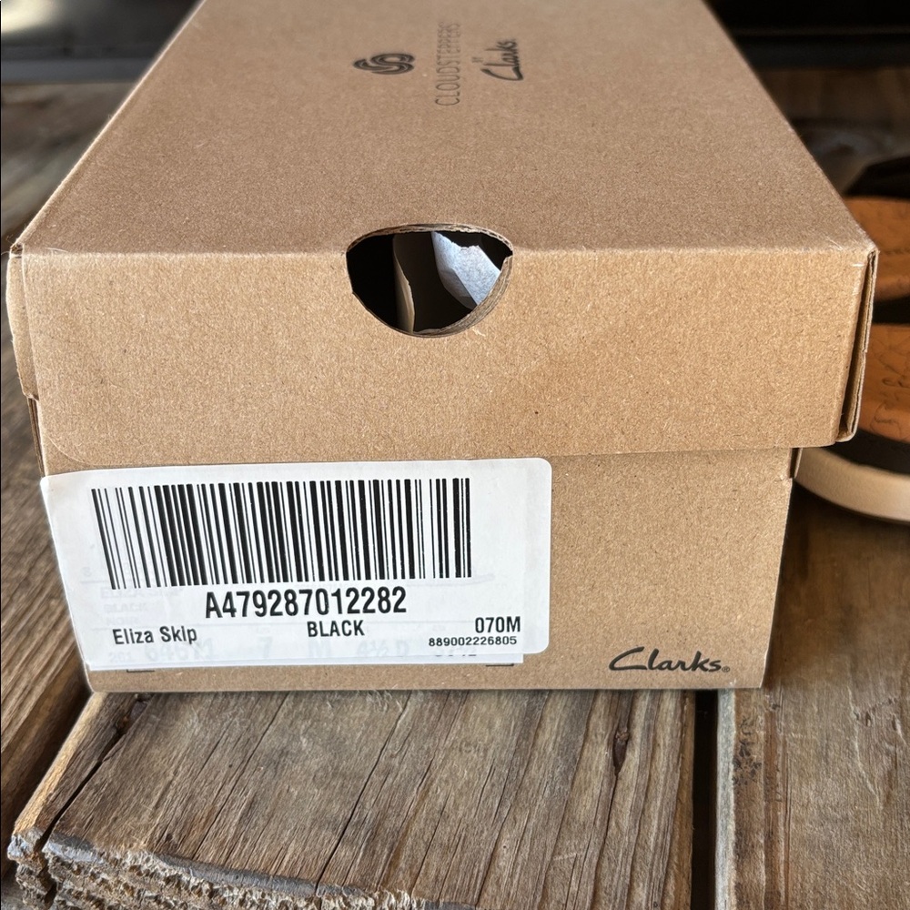 NIB Clarks Cloudsteppers Sandals - Picture 7 of 7